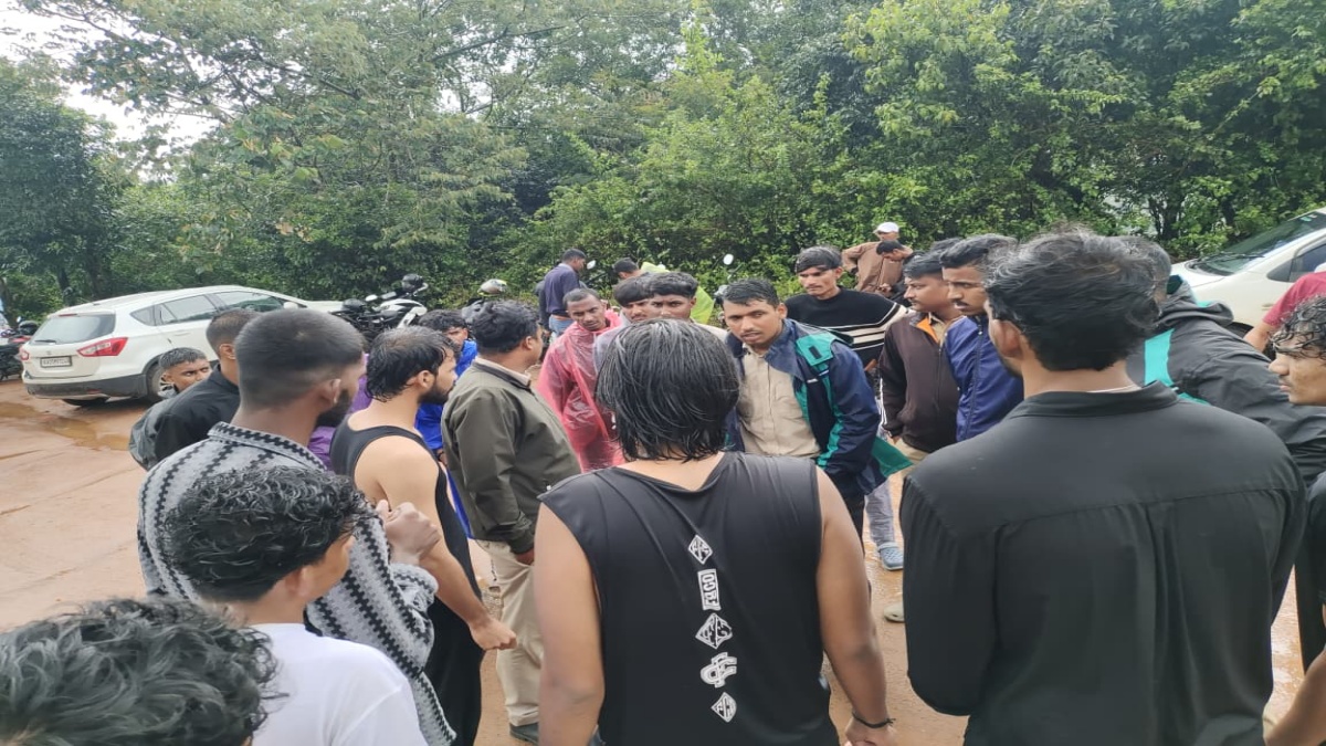 Thrilling rescue of two students from Andhra Pradesh who were stuck in the middle of Mallalli Falls