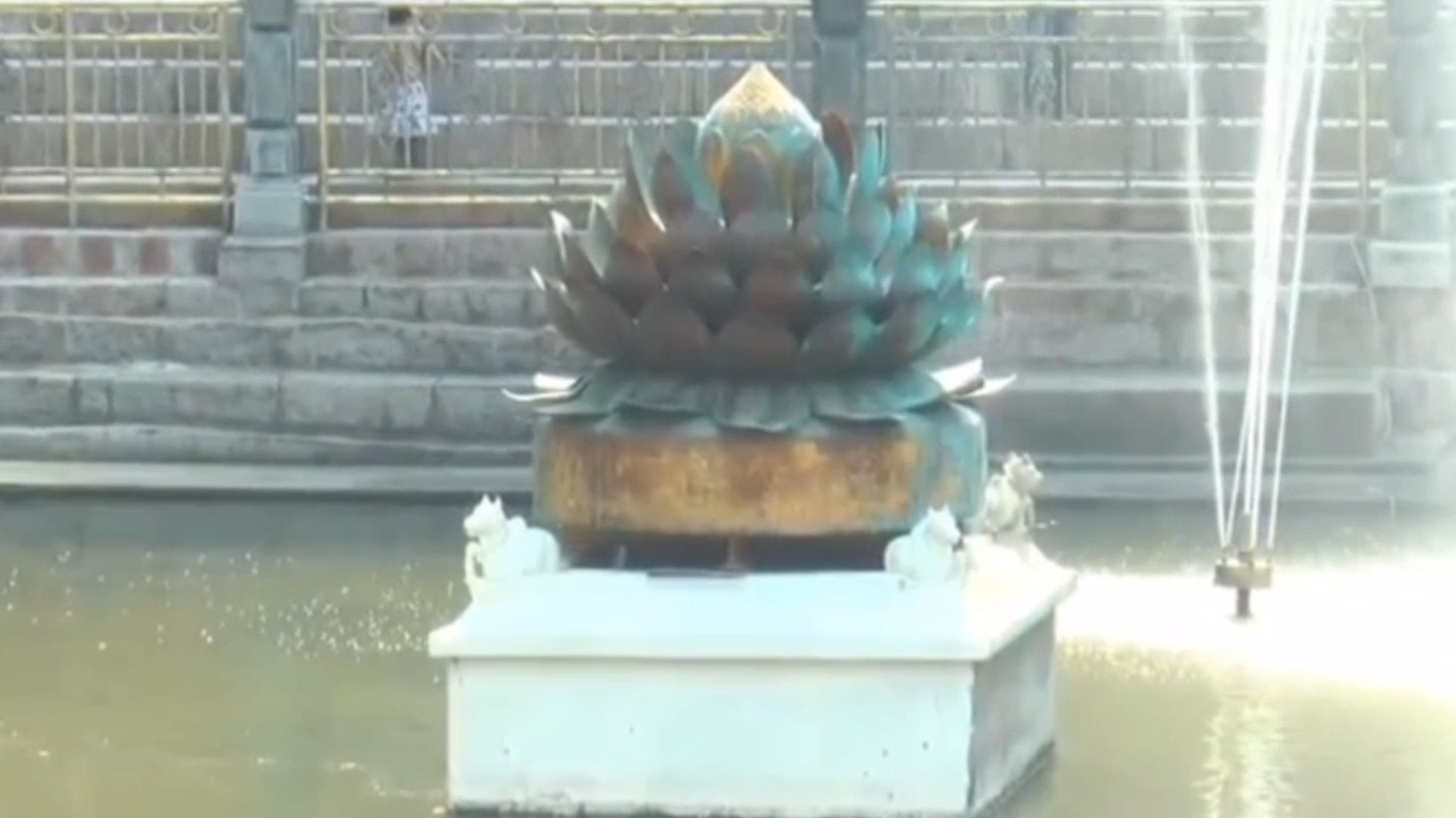 மதுரை மீனாட்சி அம்மன் கோயில் பொற்தாமரை