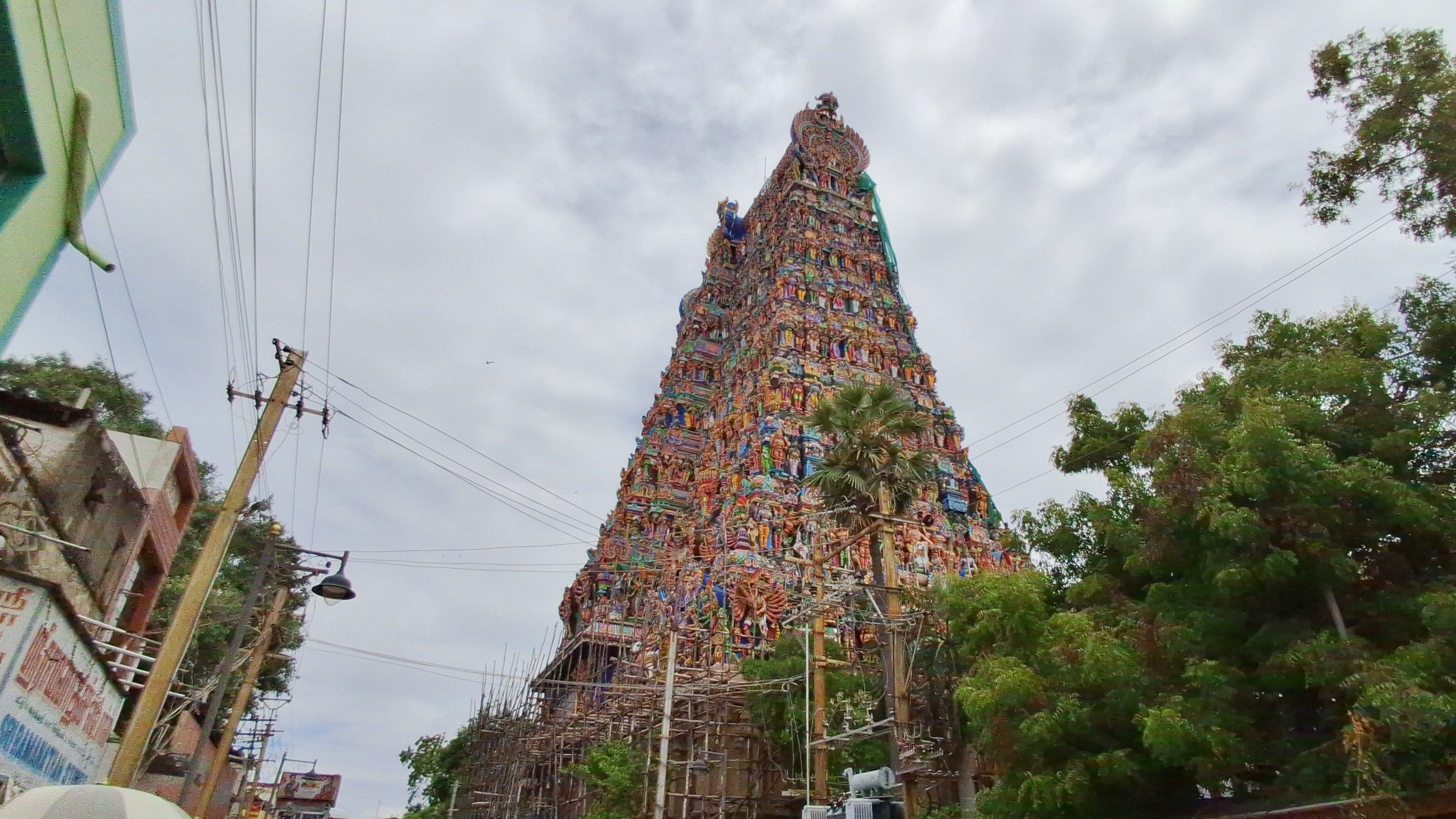 மதுரை மீனாட்சி அம்மன் கோயில் கோபுரம்