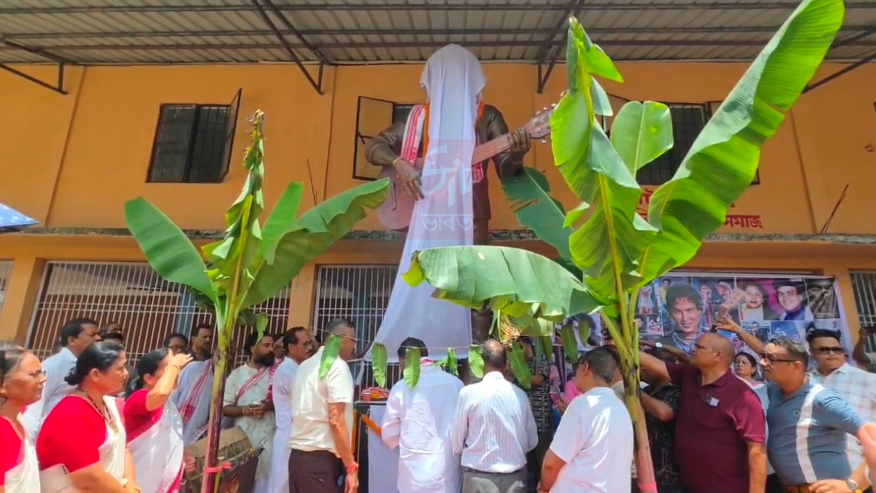 Statue of artist Zubeen Garg unveiled in Moran with traditional rituals