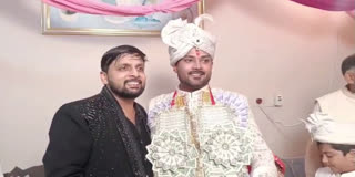 GROOM DOLLARS GARLAND