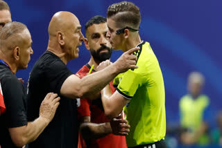 Egypt head coach Hossam Hassan argues with referee Francois Letexier, of France, during the World Cup round of 16 soccer match between Argentina and Egypt in Atlanta, Tuesday, July 7, 2026.
