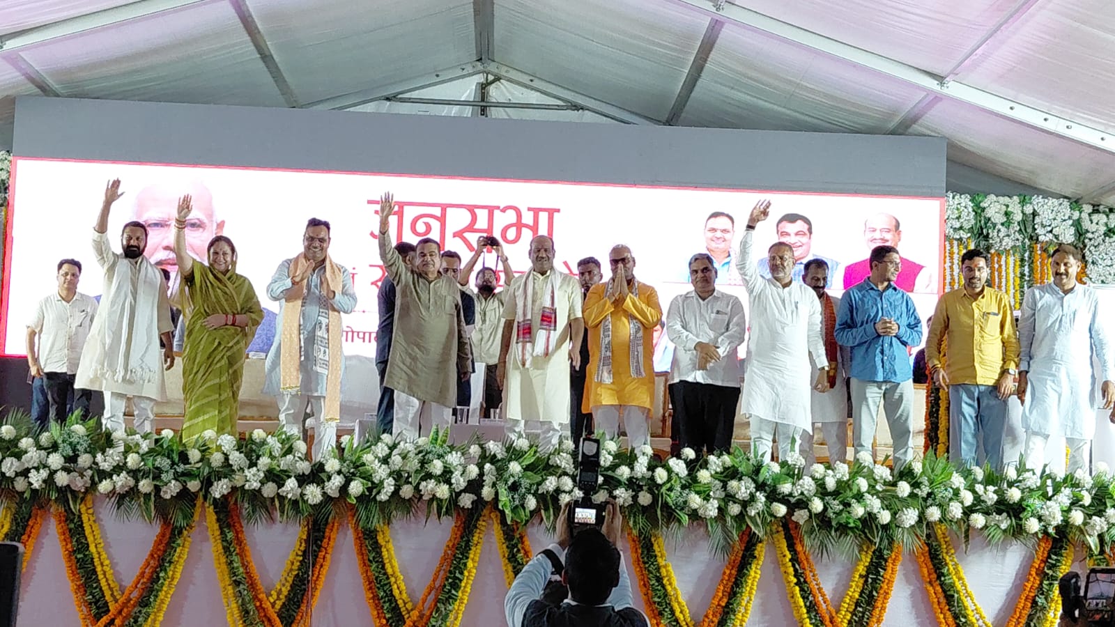 सभा में मौजूद रहे सीएम भजनलाल और स्पीकर ओम बिरला