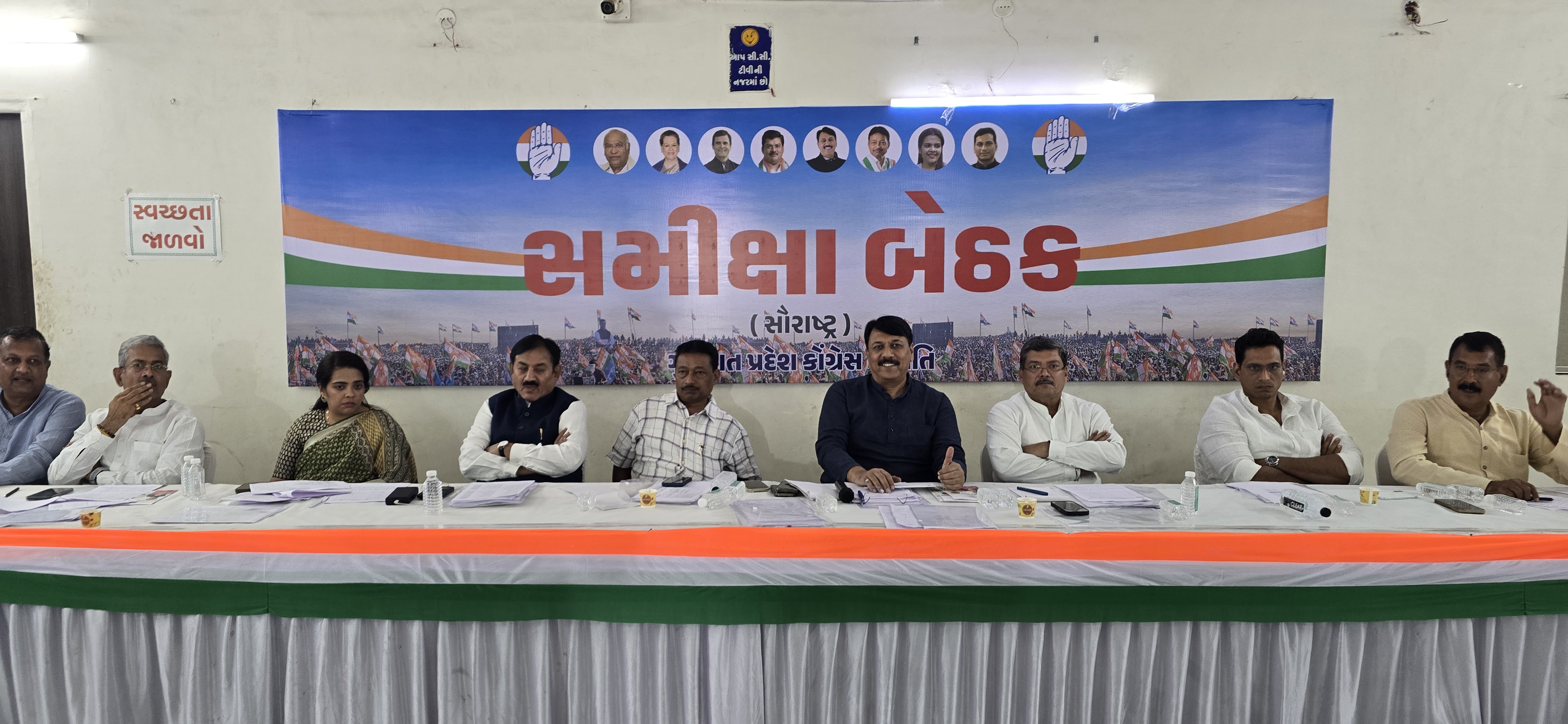 ‘રામ મંદિર નિર્માણનો શ્રેય લેનાર PM લૂંટની જવાબદારી પણ લે’: રાજકોટમાં કોંગ્રેસ પ્રભારી મુકુલ વાસનિકના આકરા પ્રહાર