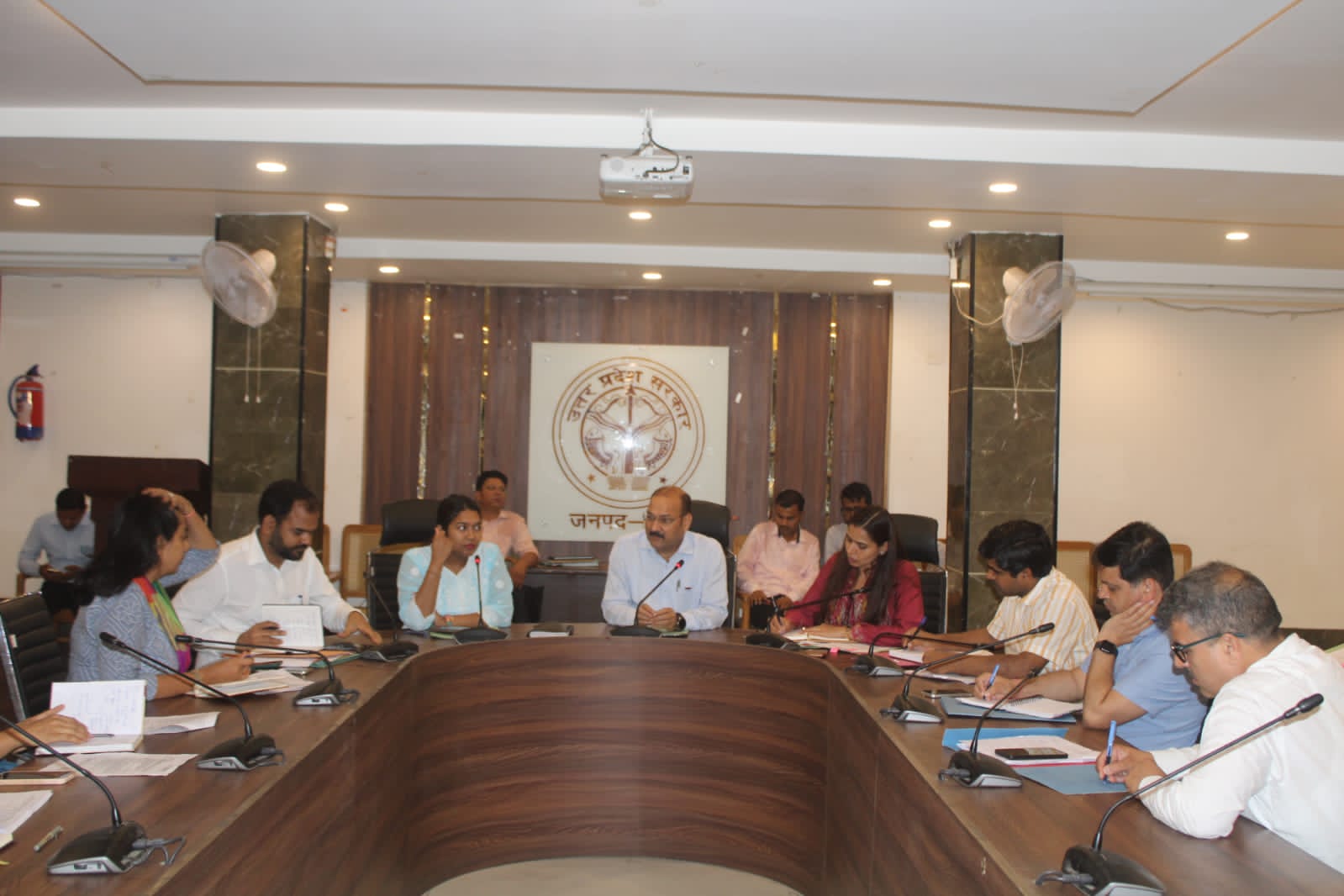 मेरठ में डीएम की अगुवाई में जिला वृक्षारोपण समिति की बैठक