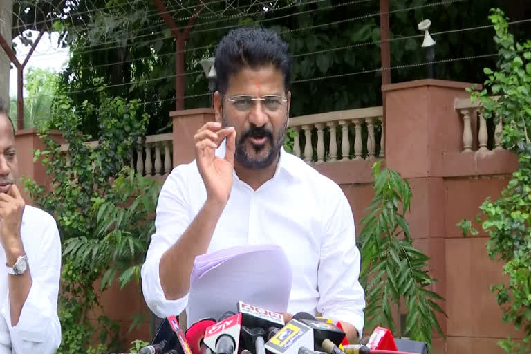 Revanth Reddy Fires on CM KCR : 'నన్ను తెలంగాణ ద్రోహిగా చిత్రీకరించేందుకు ప్రయత్నం.. బీఆర్ఎస్కు ఈసారి 25 సీట్లే' Revanth Reddy comments on Gaddar Death