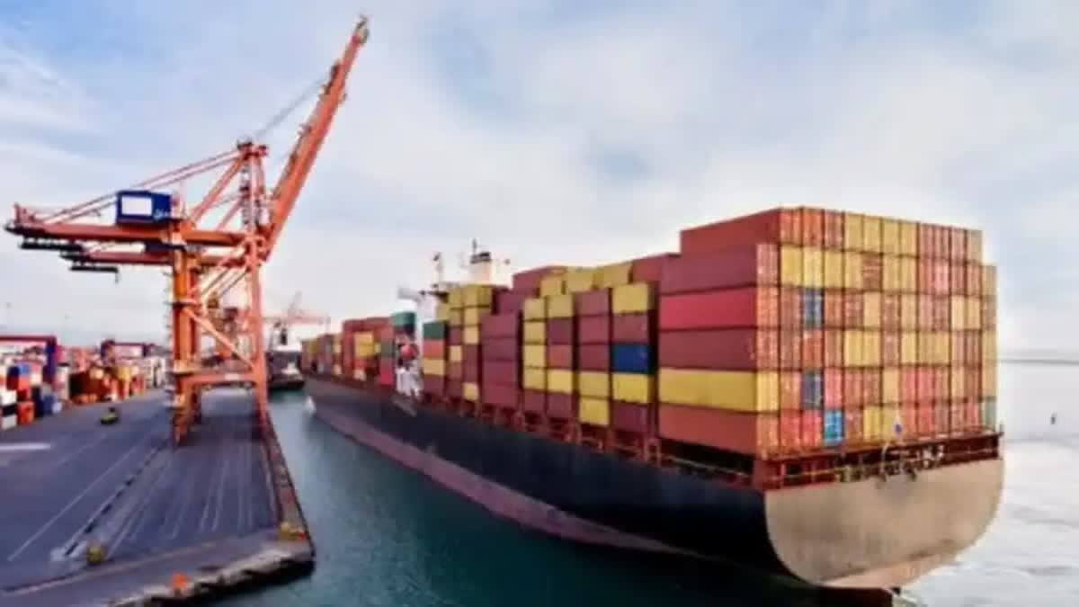 Indo-Bangla Trade Resumes From Petrapole Land Port Amid Tight Security Trade between India and Bangladesh through the Petrapole land port in West Bengal resumed on Thursday after a halt due to political unrest in Bangladesh. Security was heightened at the border, and trade began following a resolution meeting between stakeholders from both countries.