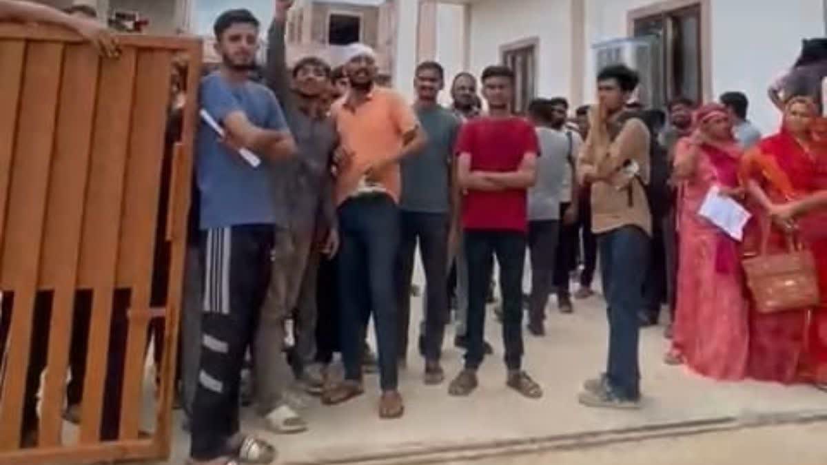 वरिष्ठ शिक्षक भर्ती परीक्षा  के अभ्यर्थी