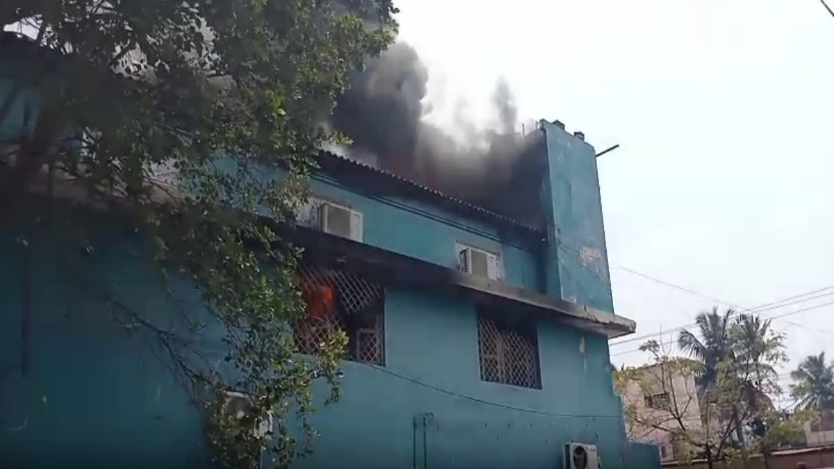 ரியல் எஸ்டேட் அலுவலகத்தில் தீ விபத்து – ப்ளே ஸ்கூல் மாணவர்கள் பத்திரமாக வெளியேற்றம்!