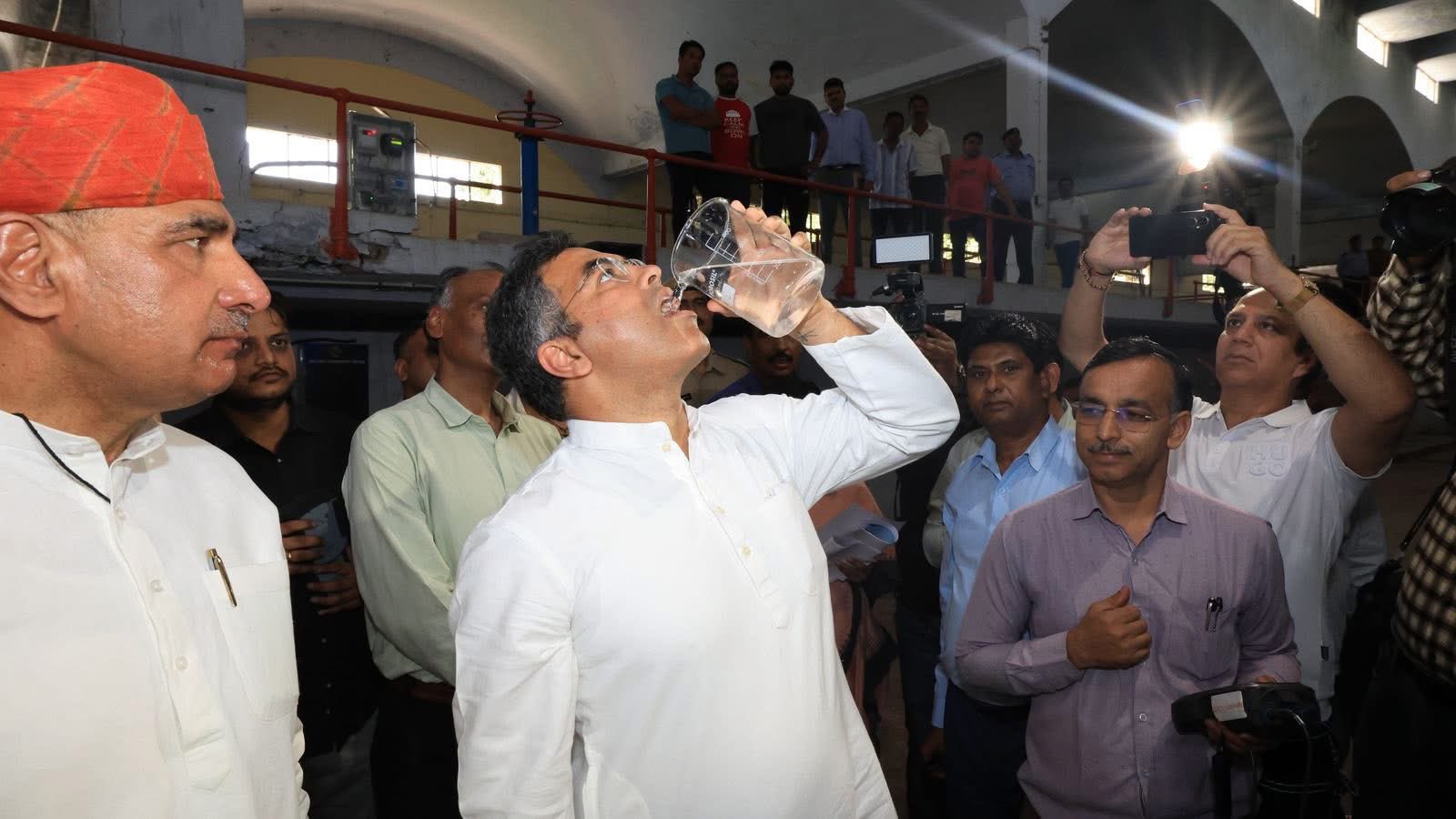 जलमंत्री प्रवेश वर्मा