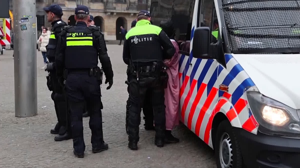 Israel Sends Two Rescue Planes After Israeli Soccer Fans Face Violence In Amsterdam Soccer Violence