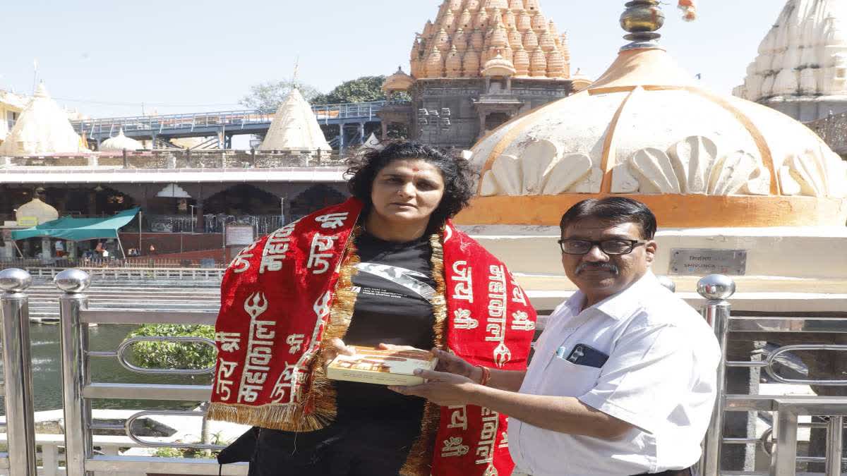SEEMA PUNIA VISITED MAHAKAL TEMPLE
