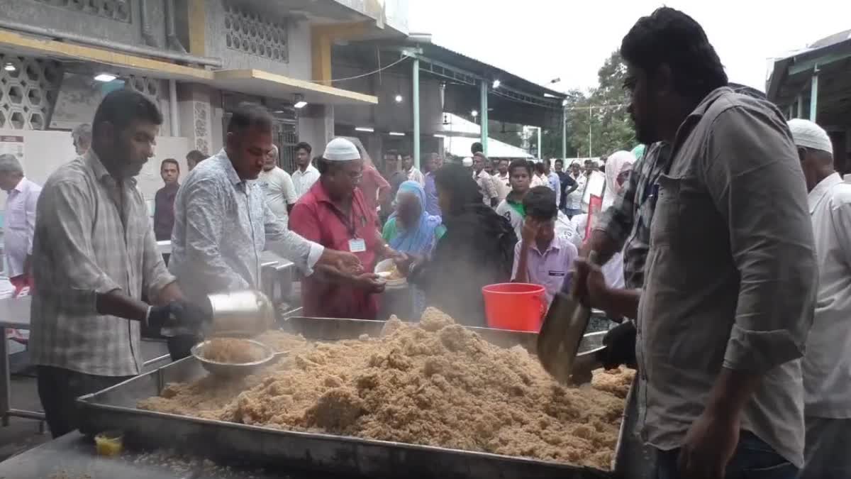 திண்டுக்கல் பேகம்பூரில் சமூக நல்லிணக்க கந்தூரி விழா: 20,000 பேருக்கு அன்னதானம்