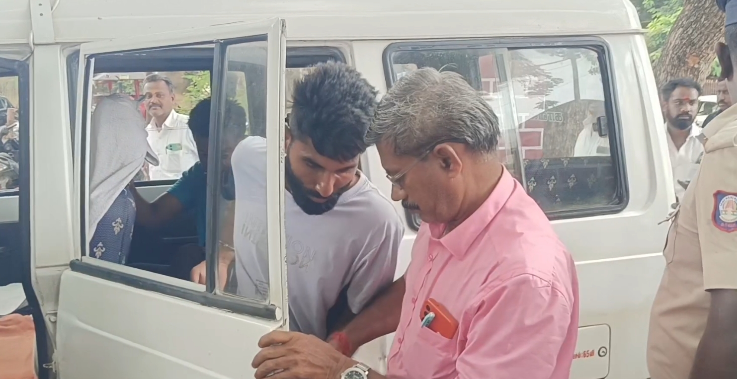 பெண்ணை கொலை செய்து காரில் வைத்து பூட்டிய ஓட்டுநர்: காரைக்குடி அருகே அதிர்ச்சி சம்பவம்!