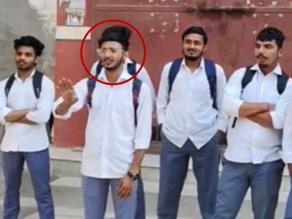 तस्वीर घटना से एक दिन पहले की है. कॉलेज गेट पर उज्ज्वल राणा ने फीस को लेकर साथियों से चर्चा की थी.