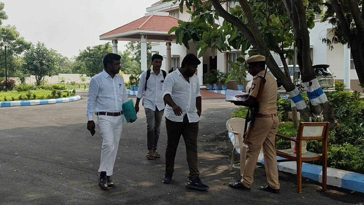 கரூர் விபத்து: தவெக-விடம் இருந்து வீடியோ பதிவுகளை பெற்றுக்கொண்ட சிபிஐ