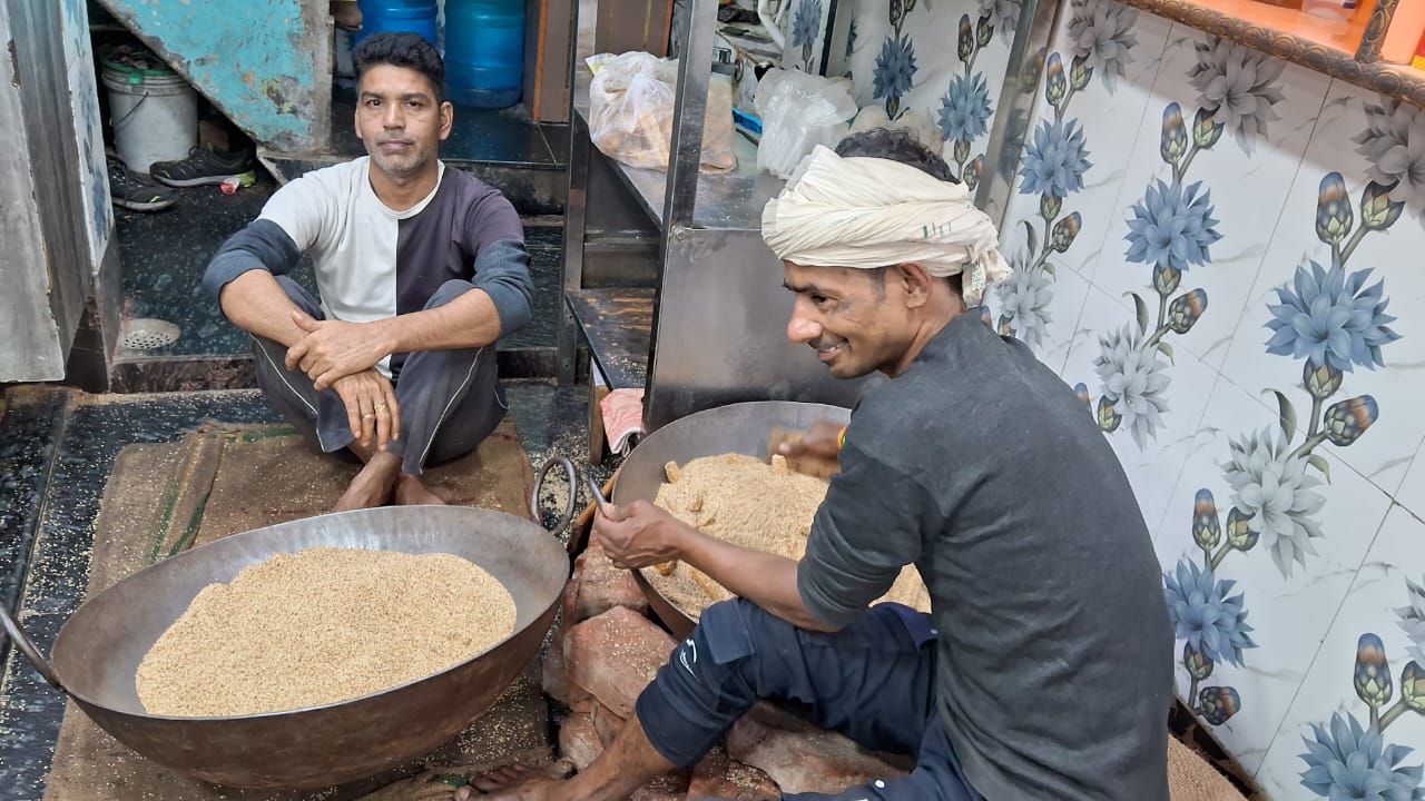 गया के तिल से बन रहा तिलकुट