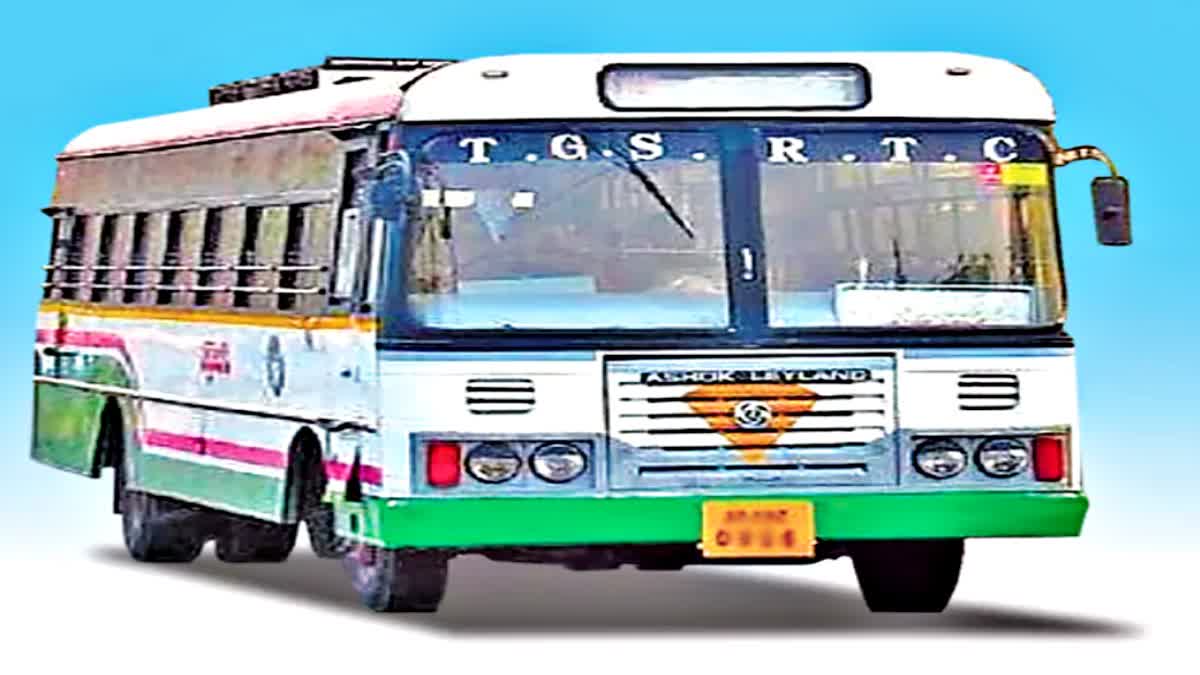 వస్తే వరుస, లేదంటే నల్లపూస అన్న వైనంలో ఆర్టీసీ బస్సులు!