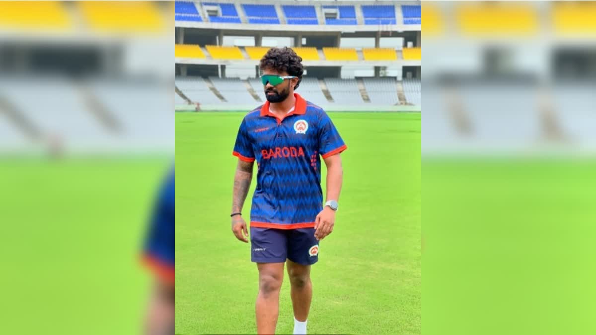 அறிமுக போட்டியில் சதம்.... உலக சாதனையை சமன் செய்த பரோடா வீரர் பாஸி