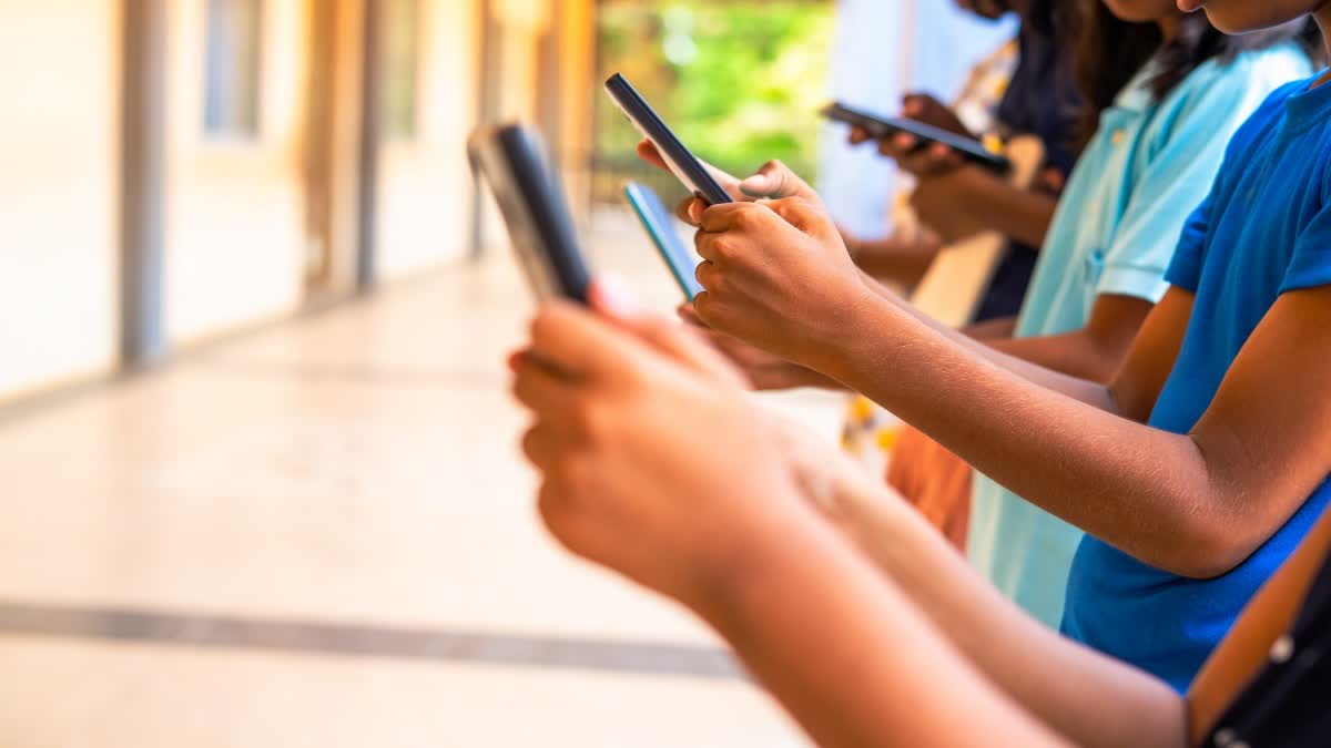 EYE STRAIN AND VISION PROBLEMS  MOBILE PHONES DAMAGE EYES  SIDE EFFECTS OF USING MOBILE  MOBILE PHONES ON CHILDREN