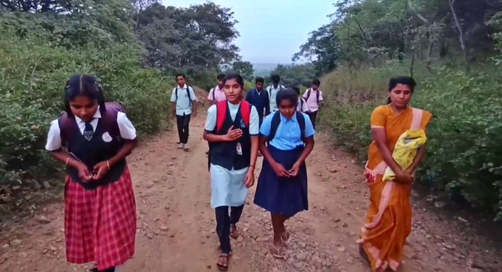 STUDENTS WALK DAILY TO SCHOOL  CHAMARAJANAGAR DISTRICT  STUDENTS LETTER TO CM SIDDARAMAIAH  KARNATAKA VILLAGE STUDENTS PROBLEMS