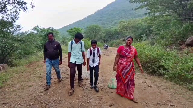 STUDENTS WALK DAILY TO SCHOOL  CHAMARAJANAGAR DISTRICT  STUDENTS LETTER TO CM SIDDARAMAIAH  KARNATAKA VILLAGE STUDENTS PROBLEMS