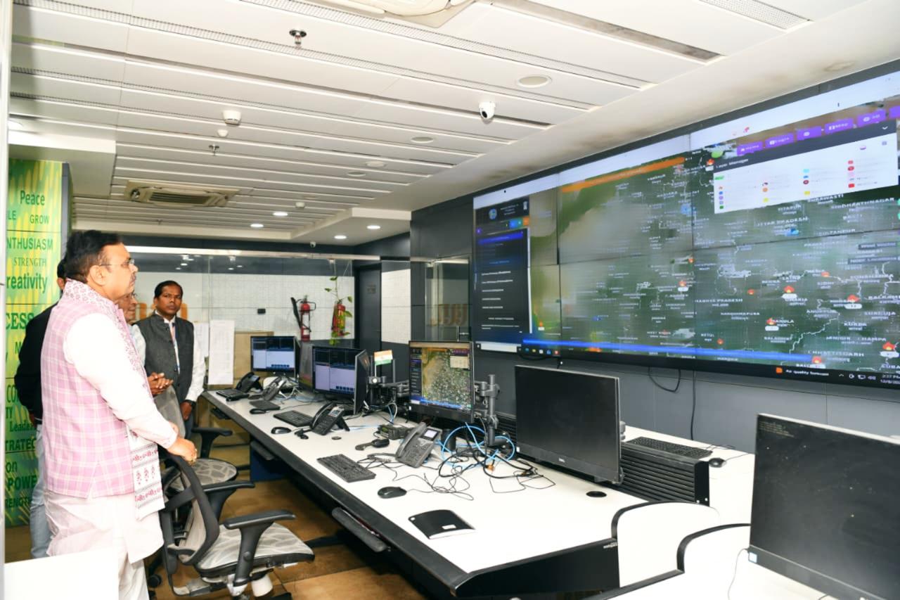 सीएम ने कई विभागों का निरीक्षण किया