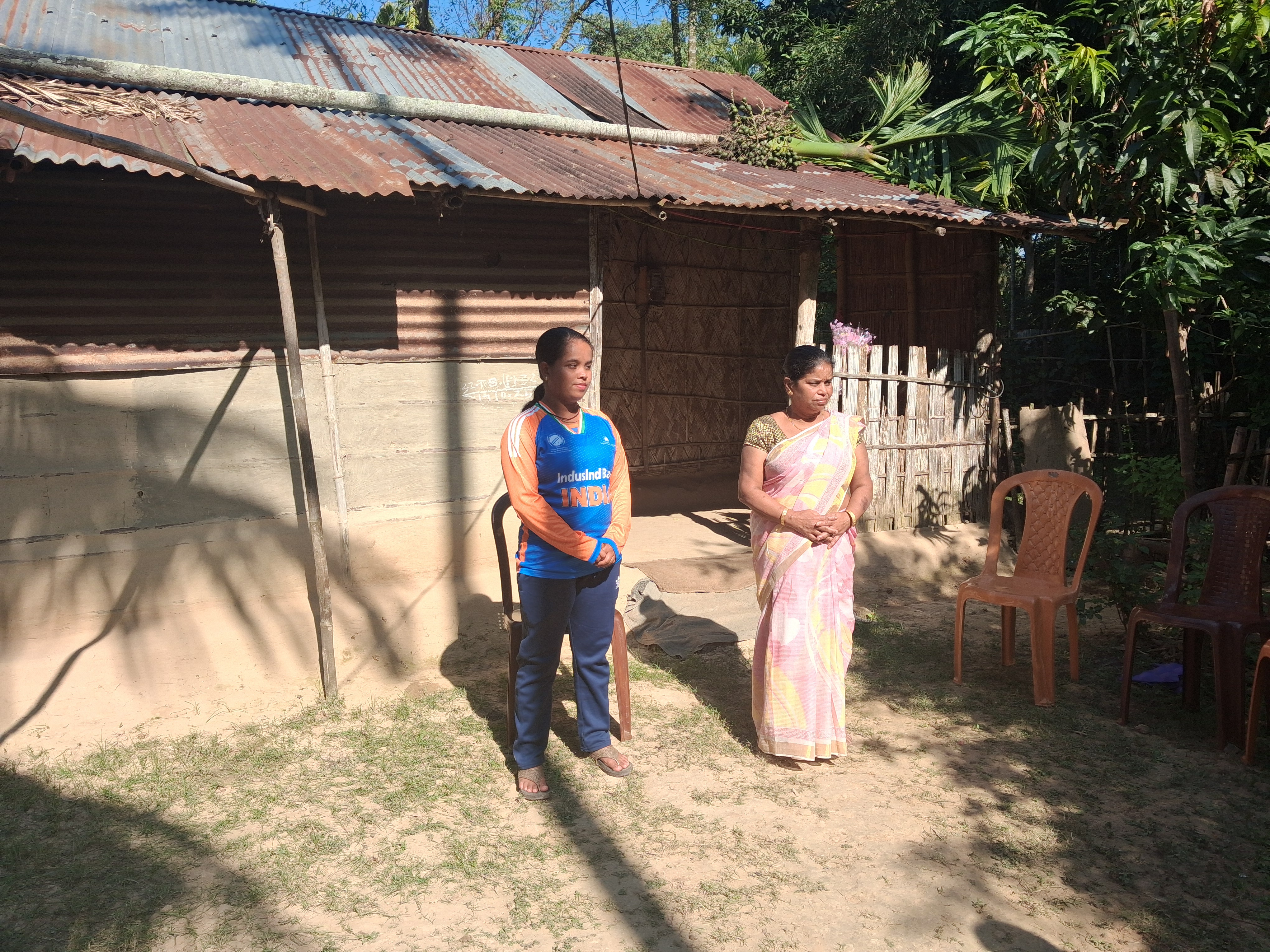 Simu Das with her mother