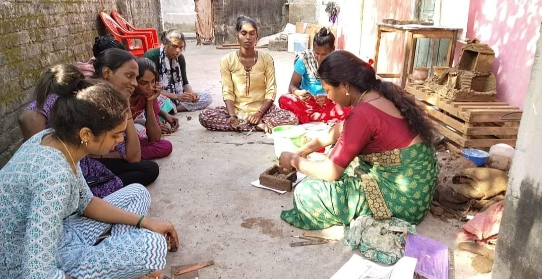 பிரகதி மற்றும் குழுவினர்