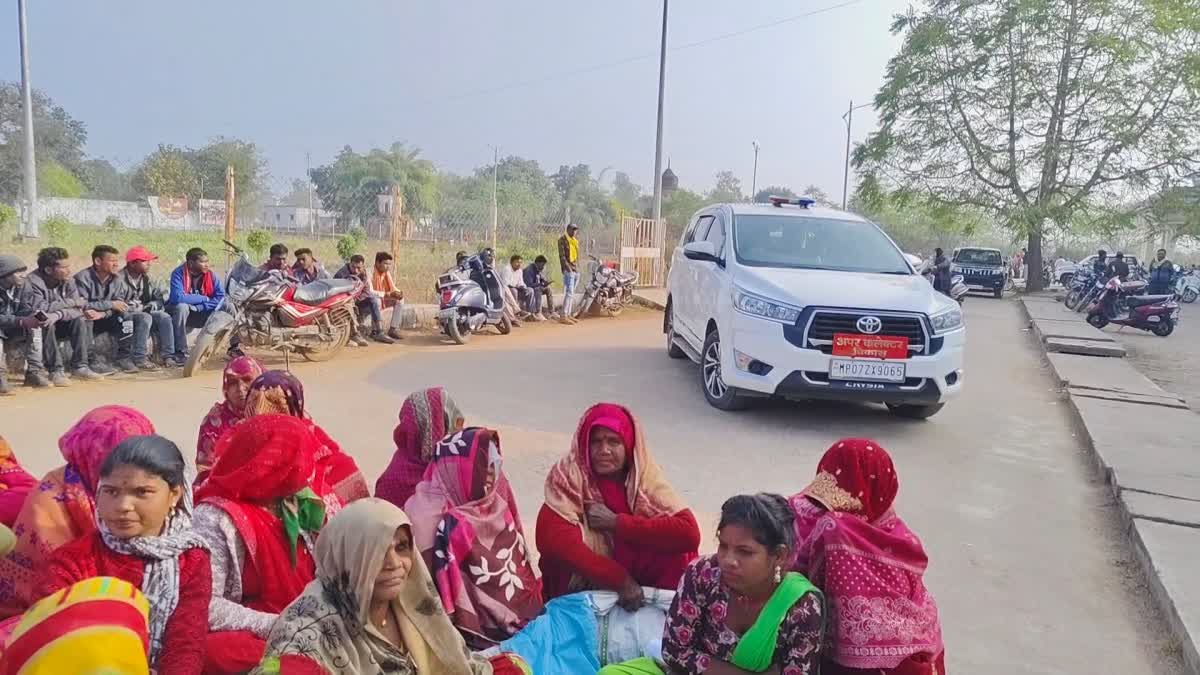 Panna displaced villagers protest