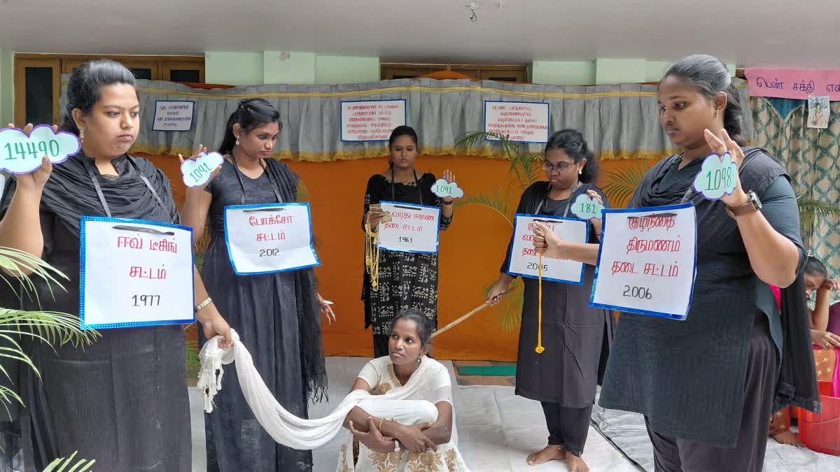 சமூக அவலங்களை நிலைக்காட்சியாக அரங்கேற்றிய மாணவிகள்