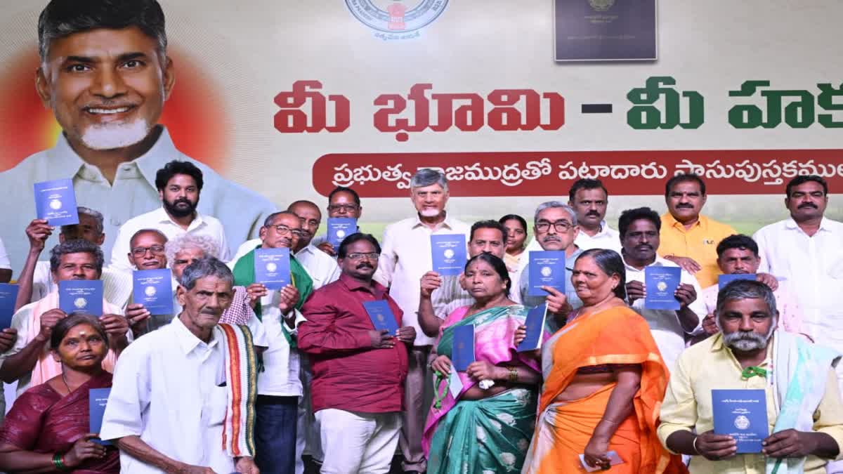 CM_distributes_passbooks