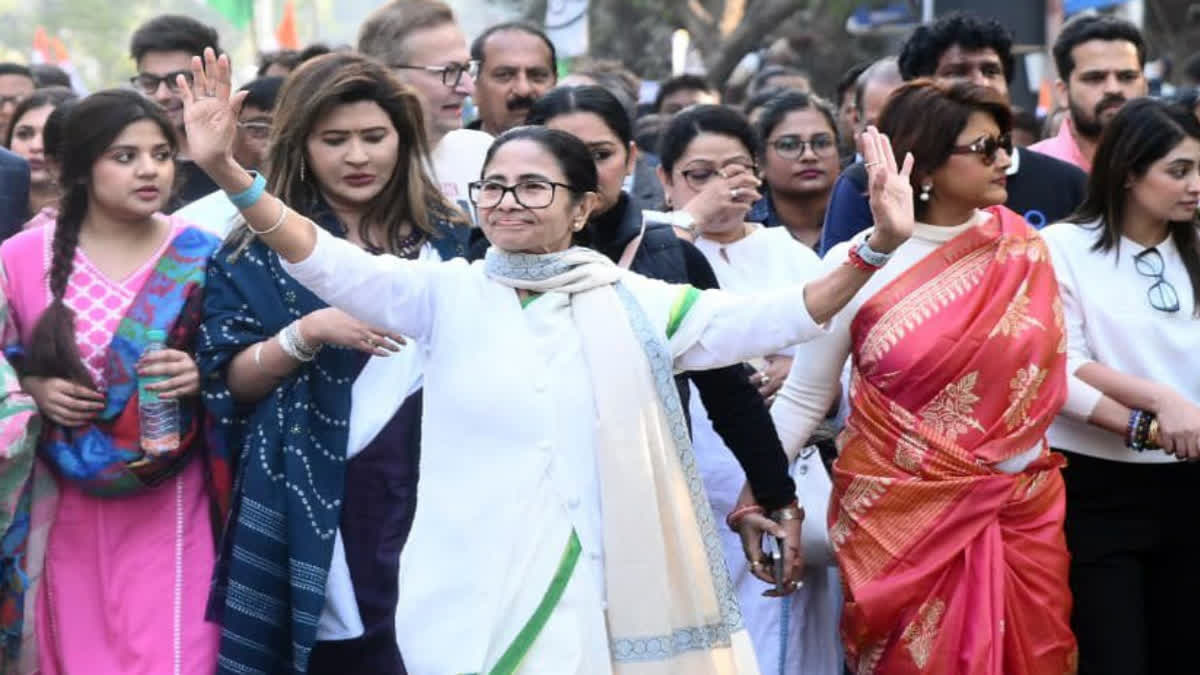 ममता बनर्जी ने ED और CRPF के खिलाफ दर्ज कराई पुलिस शिकायत, आई-पैक रेड से जुड़ा है मामला iPAC raid controversy