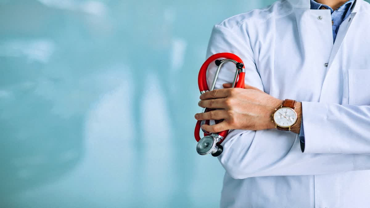 ବଢ଼ିବ ୫୦୨ ମେଡିକାଲ୍ ପିଜି ସିଟ୍: ଭିତ୍ତିଭୂମି ପ୍ରସ୍ତୁତି ଆରମ୍ଭ ପାଇଁ DMETଙ୍କ ନିର୍ଦ୍ଦେଶ ଆଗାମୀ ୨ ବର୍ଷ ମଧ୍ୟରେ ପିଜି ସିଟ୍ ବଢ଼ାଇବାକୁ ସରକାର ଯୋଜନା କରିଛନ୍ତି