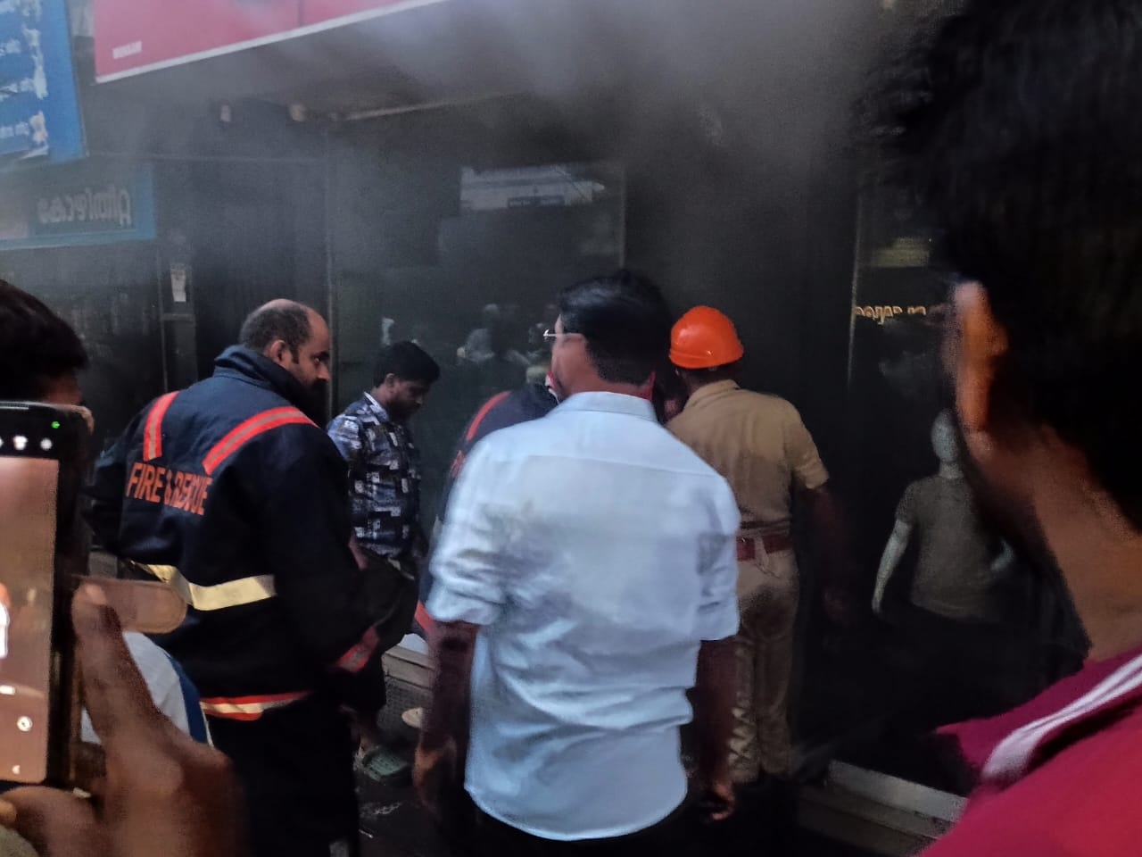 FIRE ACCIDENT KOZHIKODE  KOZHIKODE  FIRE INCIDENT  MASSIVE FIRE BREAKS