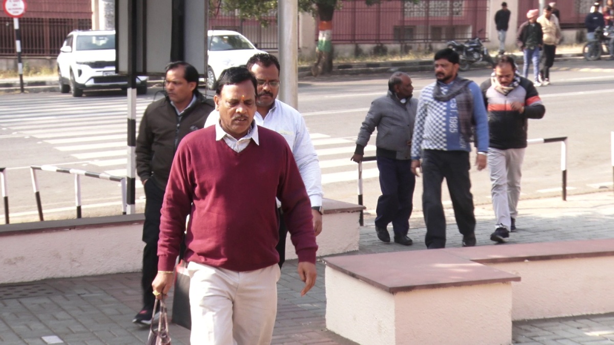 MOHAN YADAV FIXED OFFICE TIMING