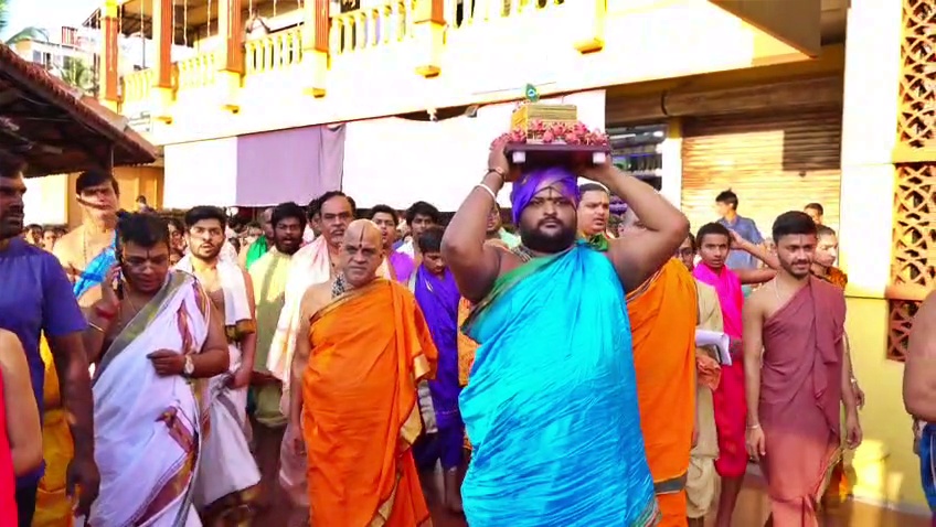 a-procession-was-held-on-rath-street-during-the-dedication-of-the-golden-bhagavad-gita-to-lord-krishna