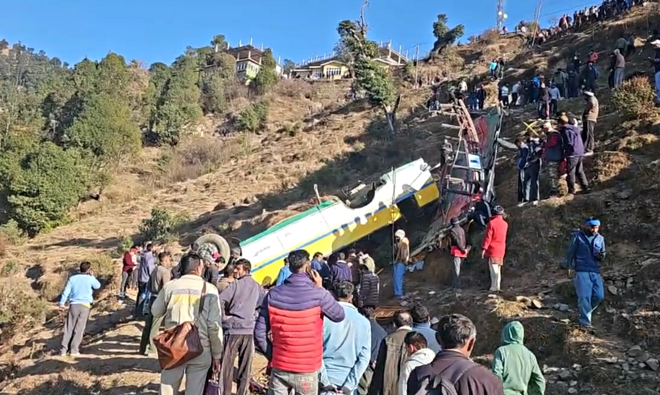 बस हादसे में कई लोग घायल