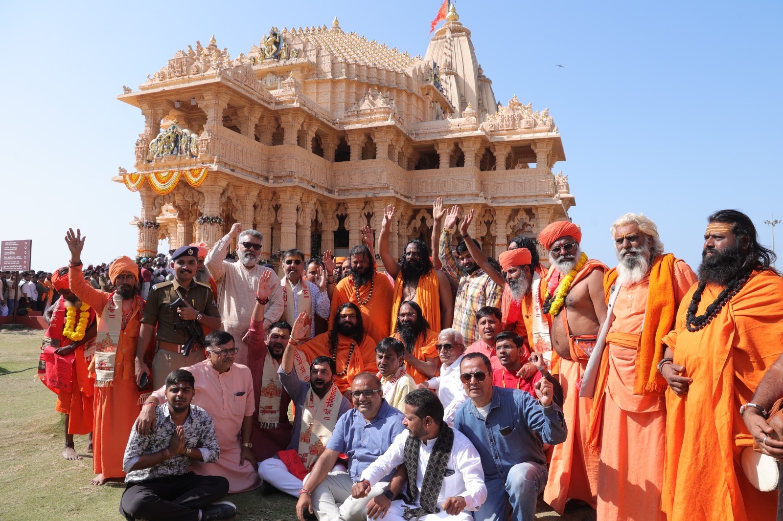 સોમનાથમાં સાધુ-સંતોની પદયાત્રાથી માહોલ ભક્તિમય થયો