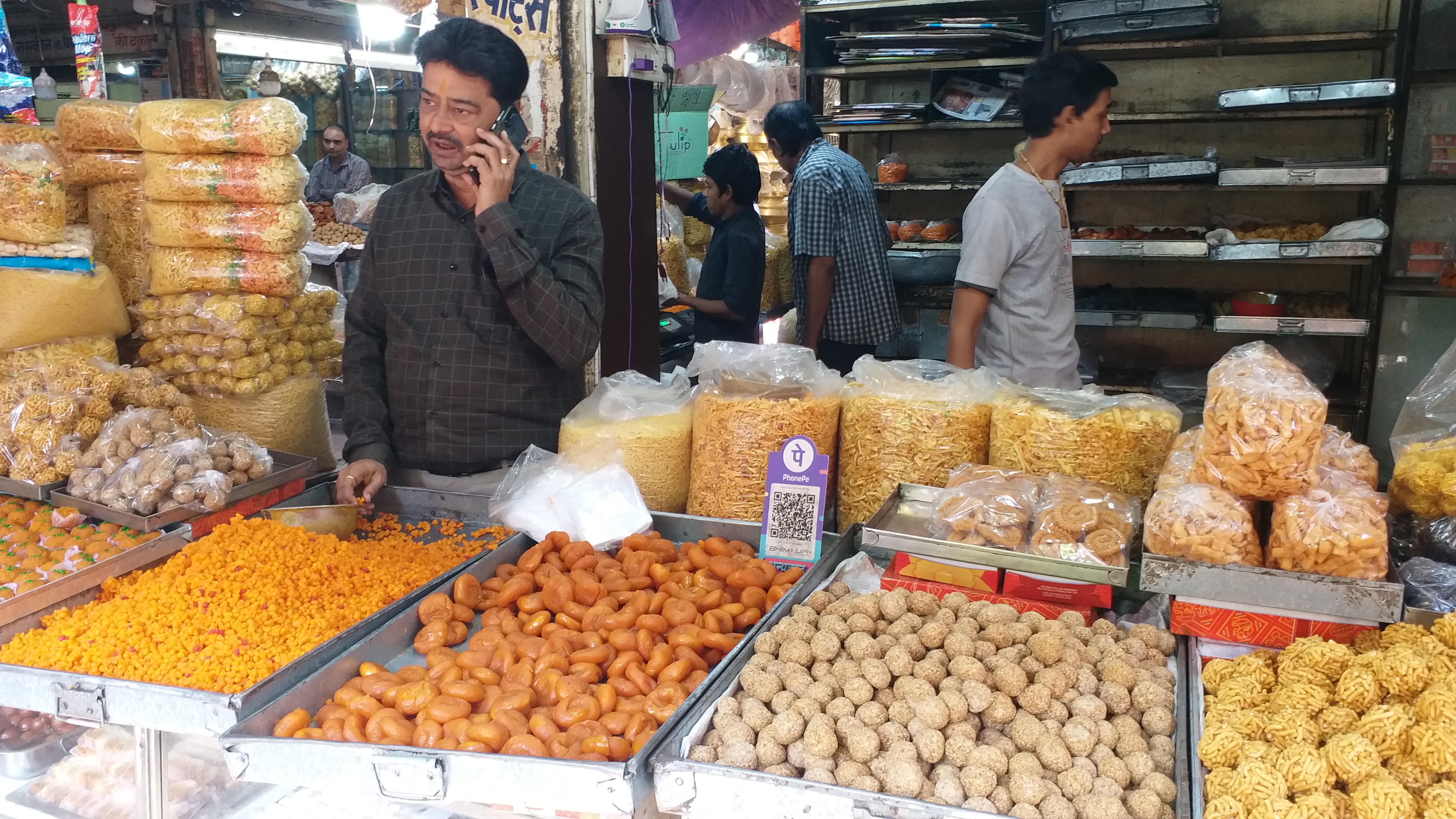 Shopkeepers expect good sales