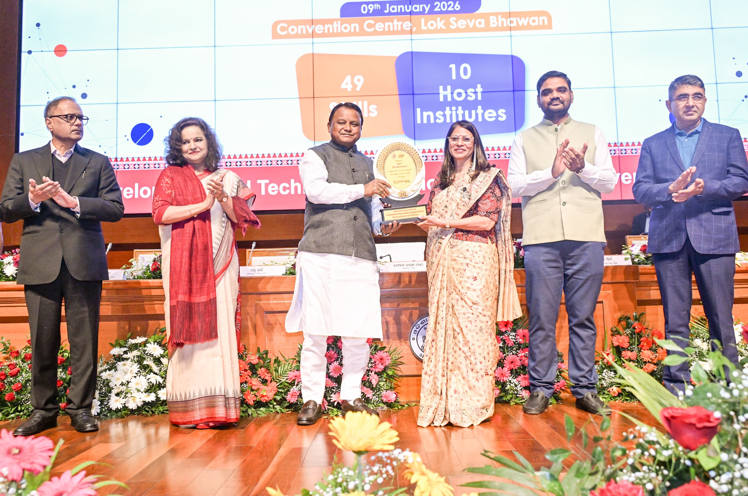 ସ୍ବର୍ଣ୍ଣ ବିଜେତାମାନଙ୍କୁ ୨୫ ହଜାର, ରୌପ୍ୟ ବିଜେତାଙ୍କୁ ୨୦ ହଜାର ଏବଂ ବ୍ରୋଞ୍ଜ ବିଜେତାଙ୍କୁ ୧୫ ହଜାର ଟଙ୍କା କ୍ୟାସ ପ୍ରାଇଜ ଓ ମାନପତ୍ର ଦିଆଯାଇଛି ।