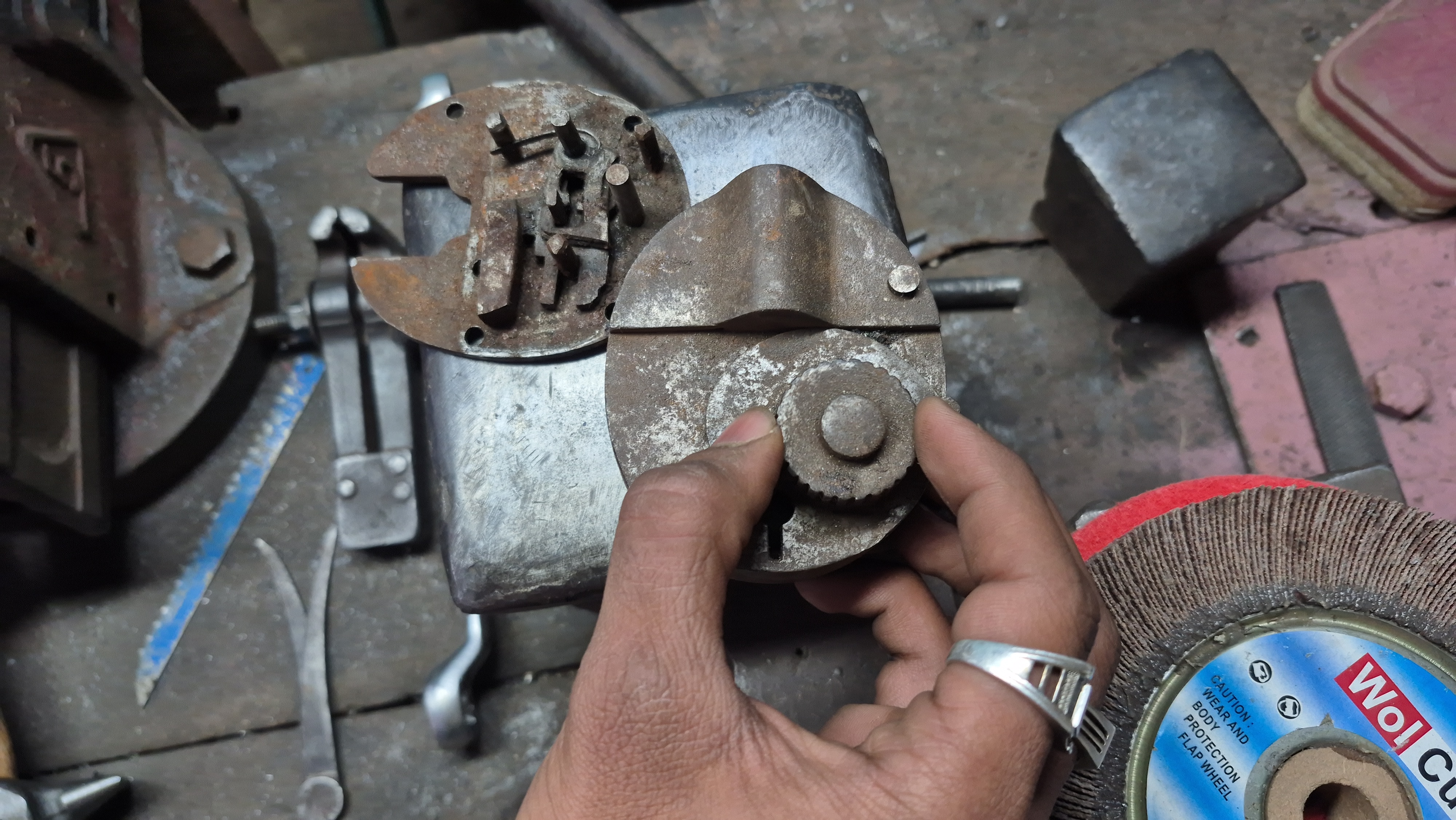 ratlams-200-year-lock-legacy-continued-by-a-sixth-generation-family-in-madhya-pradesh