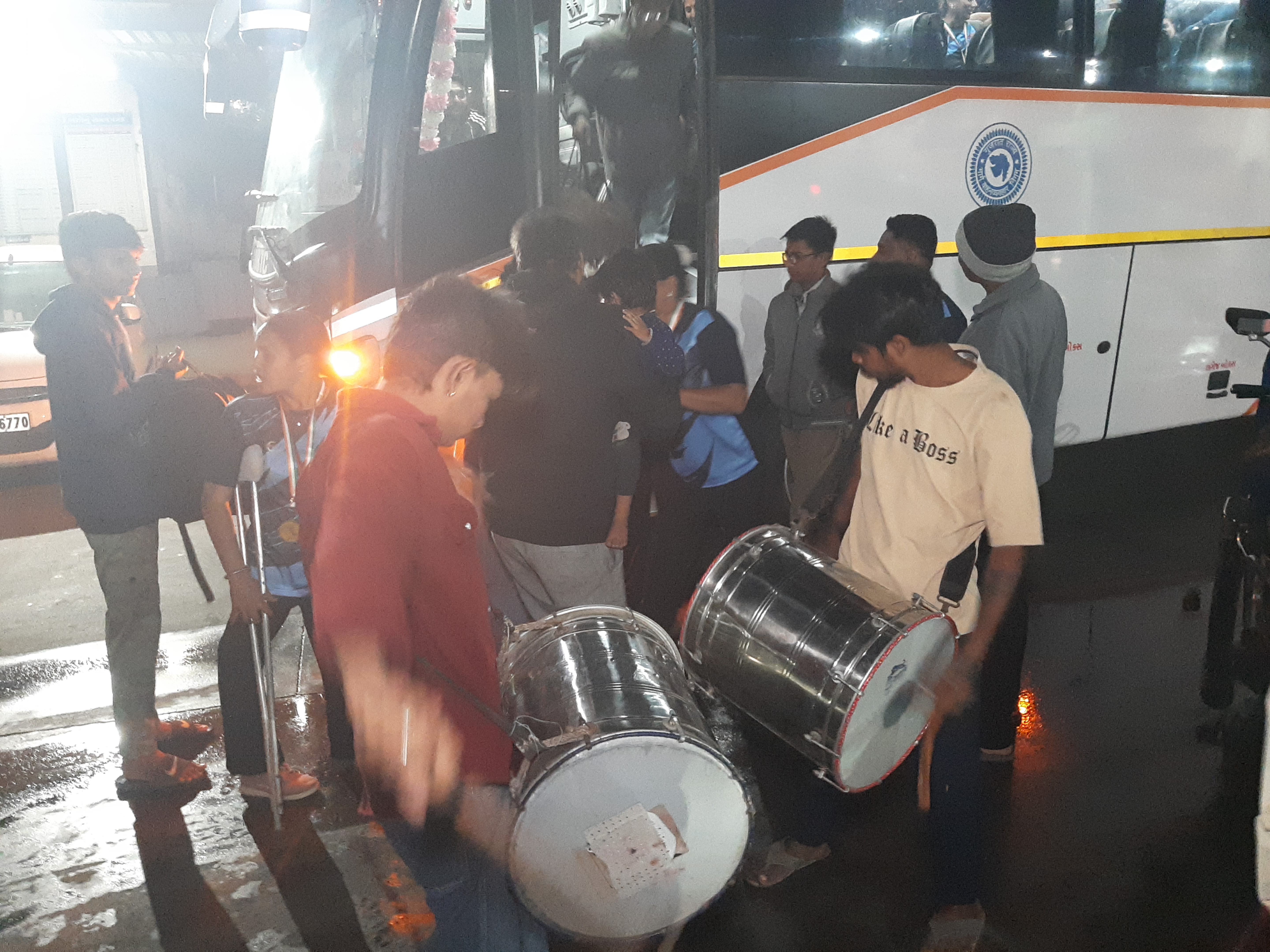 ઢોલ નગારા સાથે ભવ્ય સ્વાગત