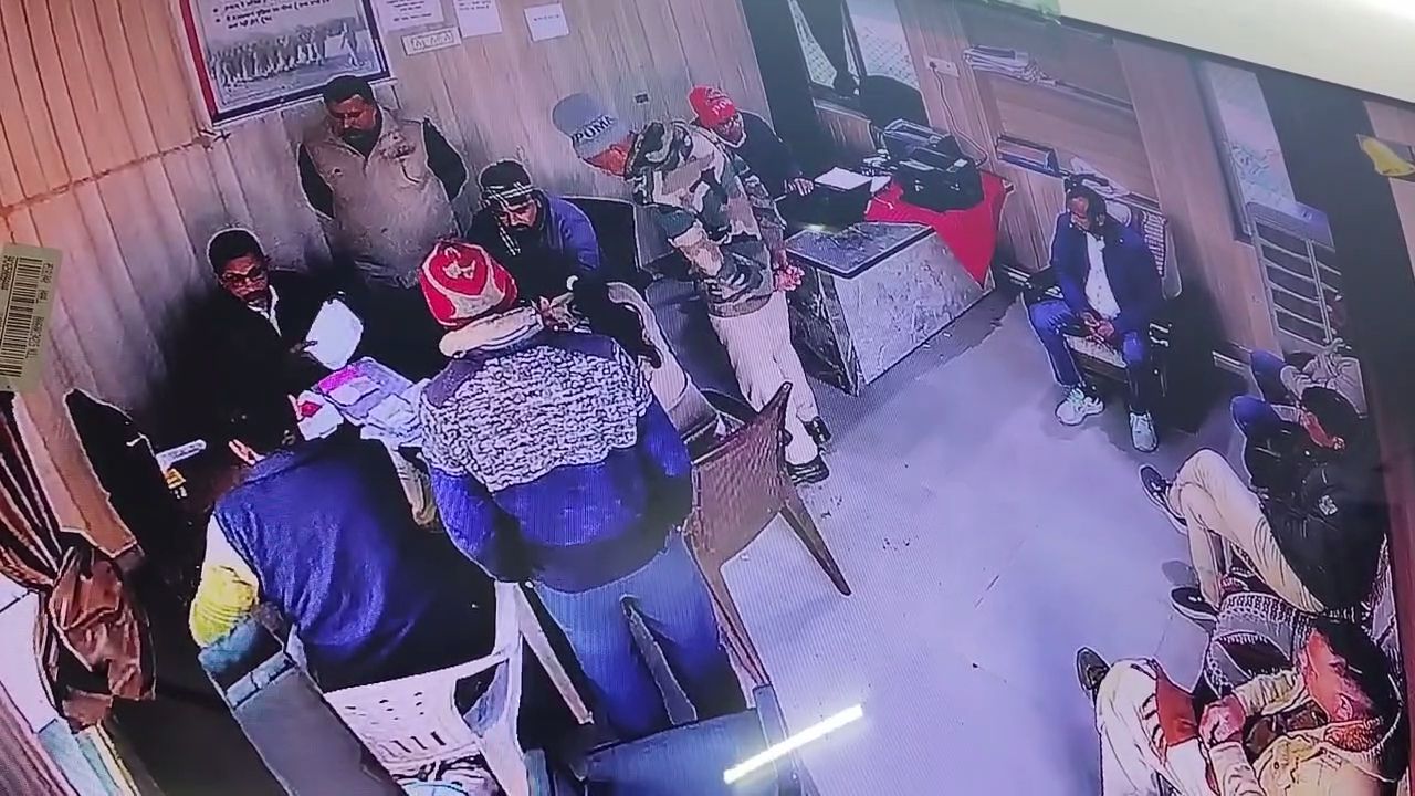 11 ठिकानों पर की छापेमारी