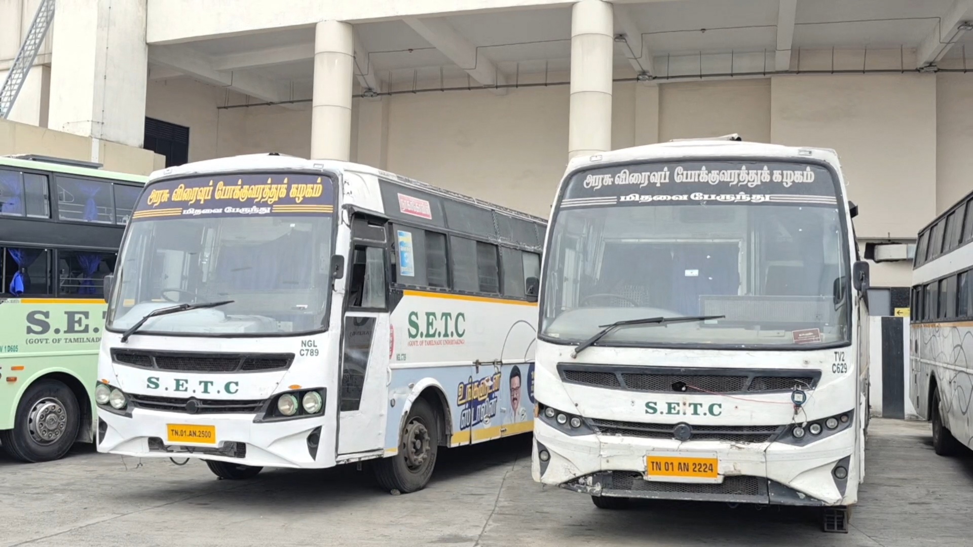 பயணிகள் கூட்டம் இல்லாமல் காணப்பட்ட பேருந்துகள்