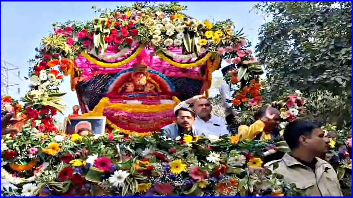 गुरुग्राम में खाटू श्याम जी की भव्य महायात्रा का आयोजन, हेलीकॉप्टर से श्रद्धालुओं पर की पुष्प वर्षा खाटू श्याम जी की भव्य महायात्रा