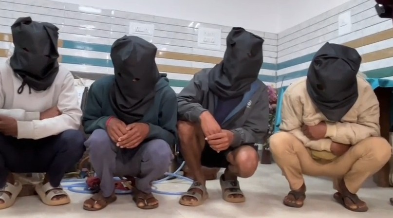 ଗିରଫ୍ ୪ ଜଣ ଆସାମୀଙ୍କ ମଧ୍ୟରୁ ଦୁଇ ଜଣ ଆନ୍ଧ୍ରପ୍ରଦେଶର ବୋଲି ପୋଲିସ କହିଛି ।