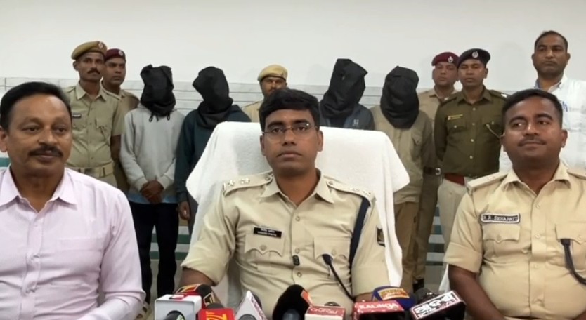 ସାମ୍ବାଦିକ ସମ୍ମିଳନୀରେ ଏନେଇ ସୂଚନା ପ୍ରଦାନ କରିଛନ୍ତି, ମାଲକାନଗିରି ଏସପି ବିନୋଦ ପାଟିଲ ଏଚ ।