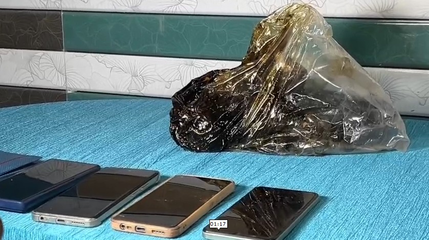 ଗଜେଇ ମାଫିଆଙ୍କ ଠାରୁ ୩୦ କିଲୋ ଗଂଜେଇ ମଧ୍ୟ ଜବତ କରାଯାଇଛି ।