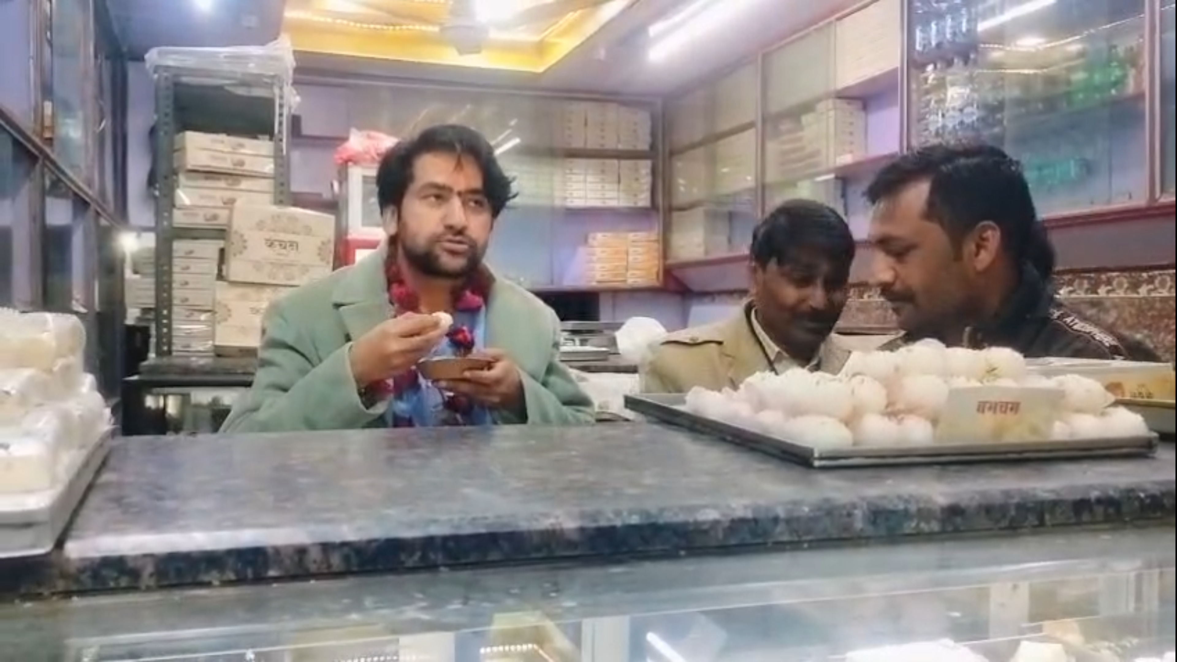 Bageshwar baba eat Rasmalai